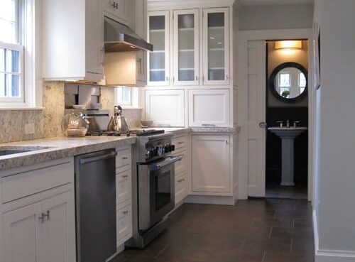 Traditional kitchen with tile colors