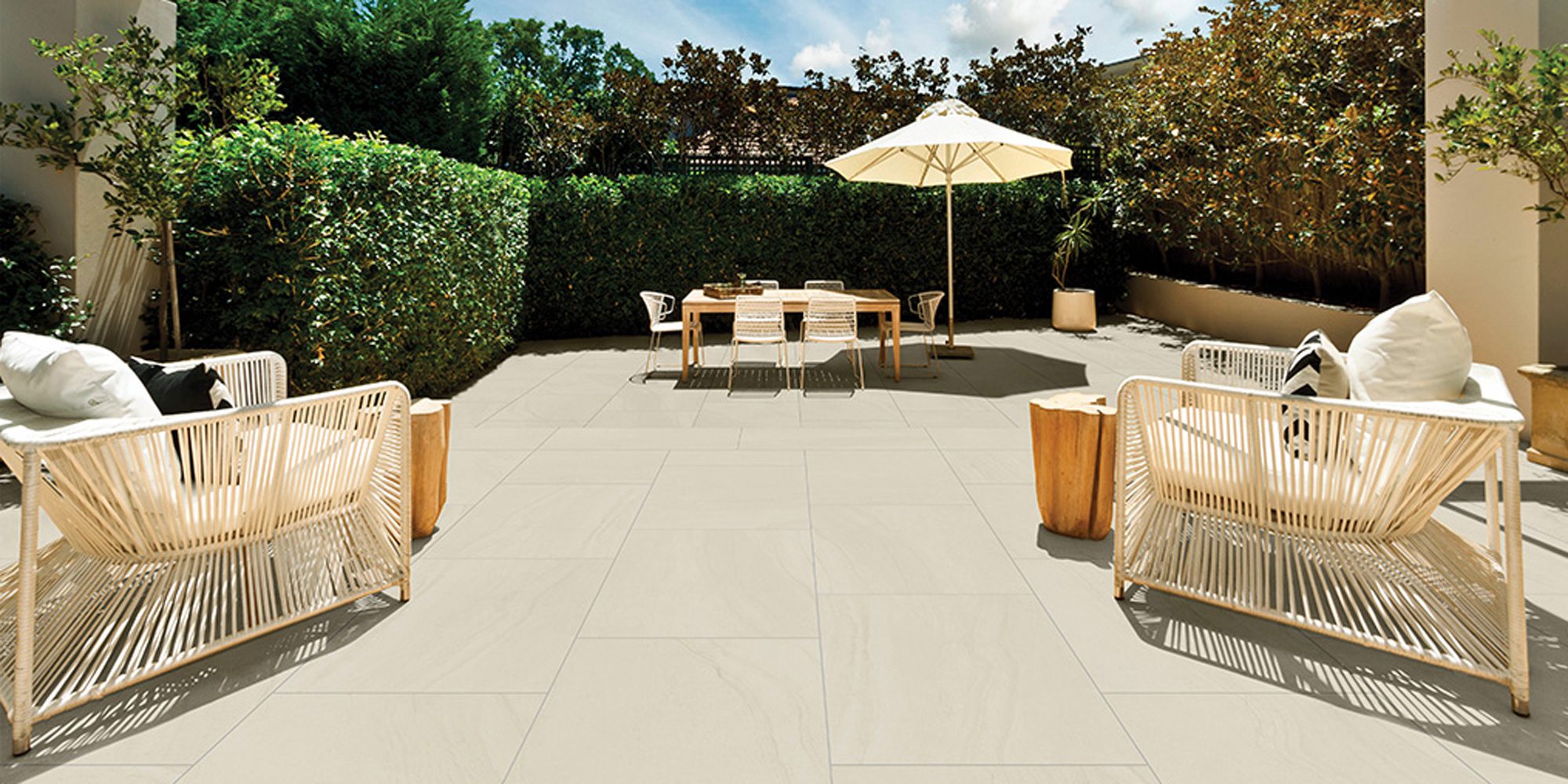 Outdoor tile Florida Passenger 2cm installed on a patio